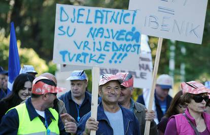 Prosvjed u Šibeniku: Radnici TLM-a traže plaće na ulicama