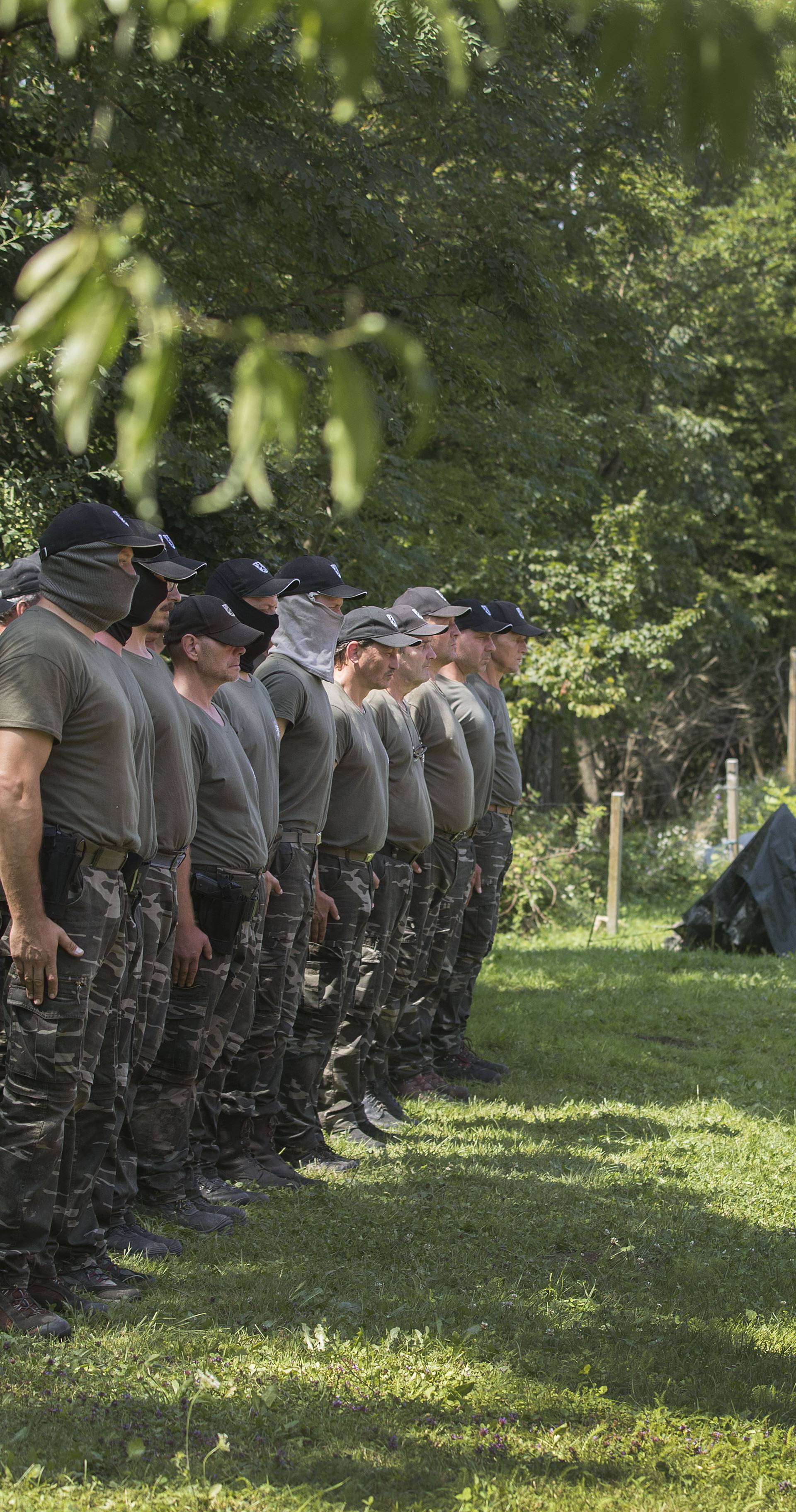 Prate imigrante i prijavljuju ih policiji: 'Ne damo im Sloveniju'