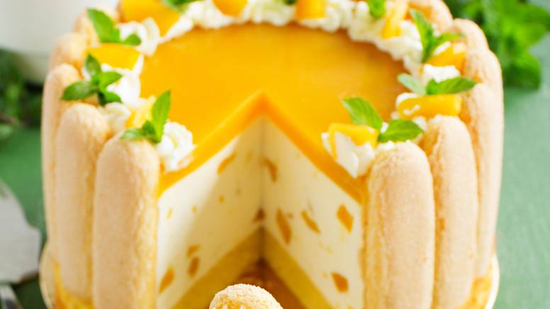 Torta Jesenska šarlota je laka za pripremu i finog bogatog okusa