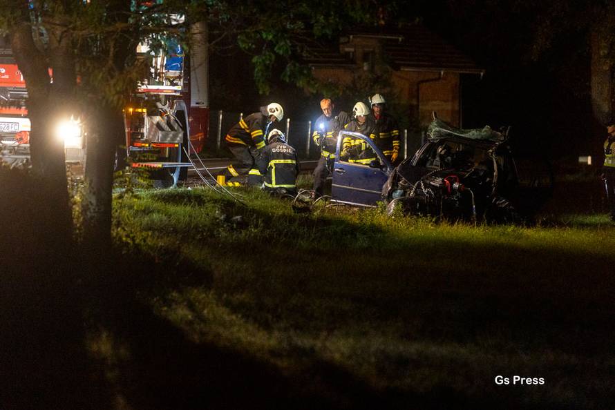 Lika: Izravno se sudarila dva auta, jedan čovjek je poginuo