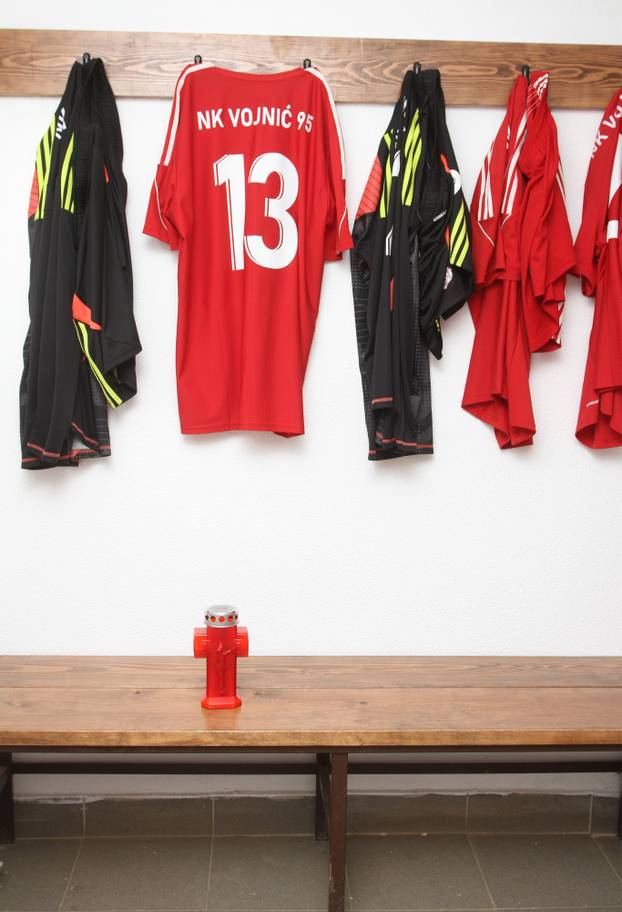 Vojni?: Tuga u NK Vojni? 95 nakon pogibije Nikole Pokriva?a