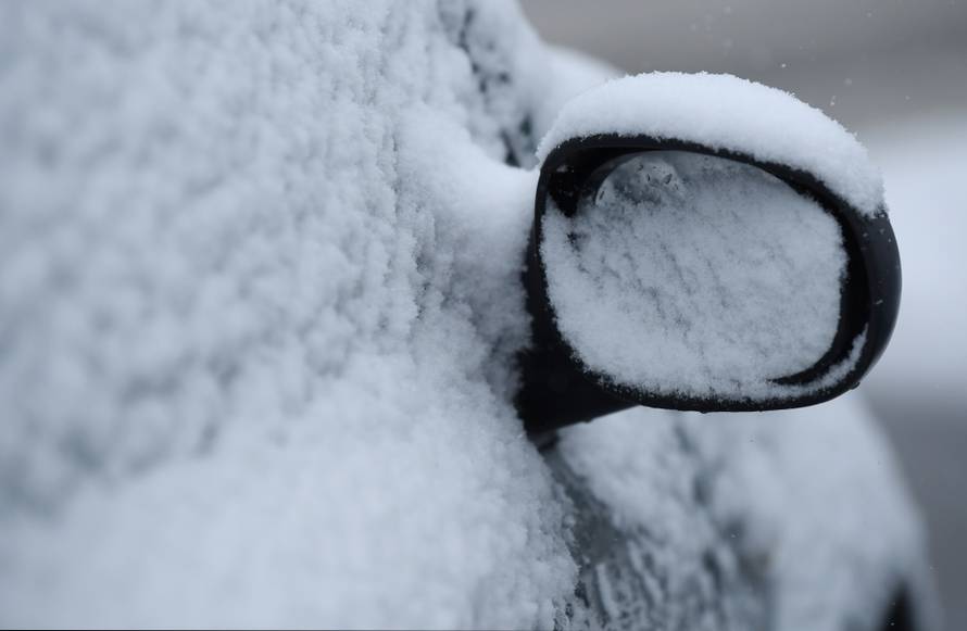 HGSS nepokretnom muškarcu kod Gračaca donio hranu i drva