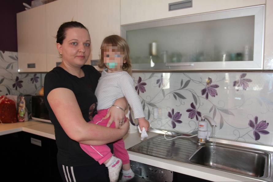 'Cijeli život nas truju vodom i šute, ni djeci ne damo da piju'