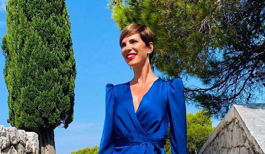 'Mačka i maestral': Bojana šeće Pelješcom, vijori joj haljinica, a supruga Enesa nema na vidiku