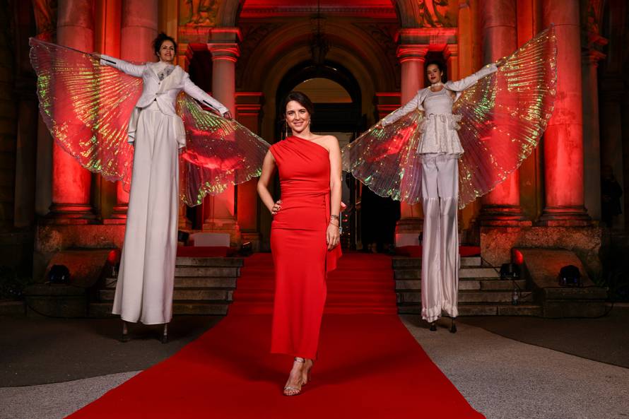 Zagreb: Dolazak uzvanika na dodjelu medijske nagrade "Večernjakova ruža" u Hrvatskom narodnom kazalištu