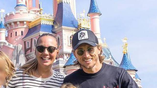 Luka Modrić s obitelji se opušta u Disneylandu: 'Sjajno vrijeme'