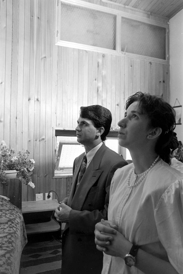 Međugorje: Vidjelica Marija Pavlović Lunetti u molitvi na 10. godišnjicu ukazanja, 25.6.1991.