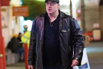 *EXCLUSIVE* American Actor Brendan Fraser goes for a stroll in London!