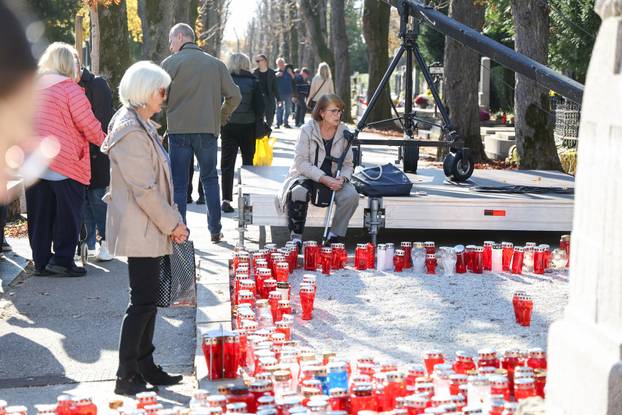 Zagreb: Svi sveti groblja poznatih osoba