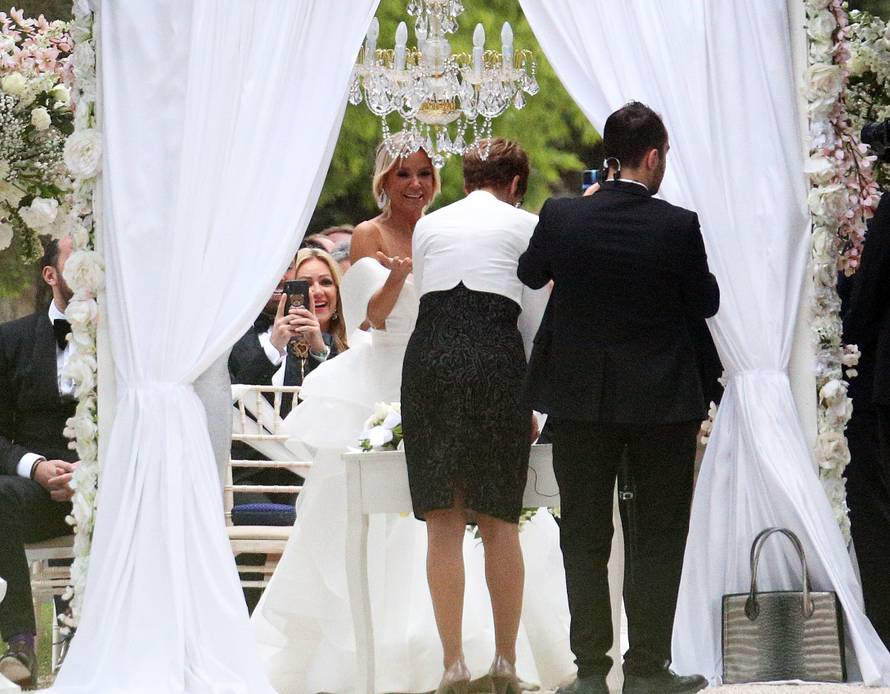 Udala se Maja: Majka ju pratila do Nenada, haljinu radio Mačak