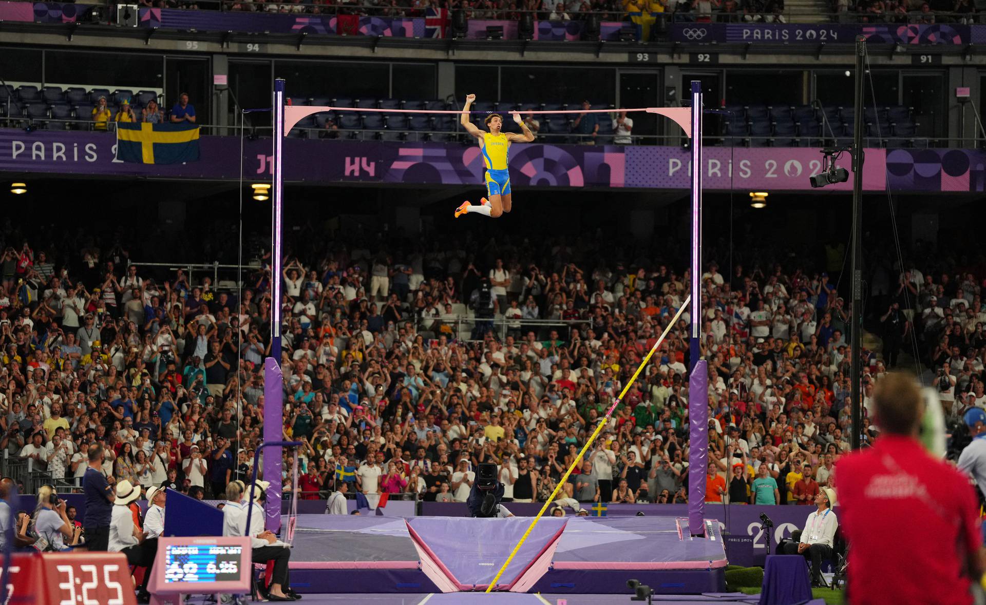 Athletics - Men's Pole Vault Final