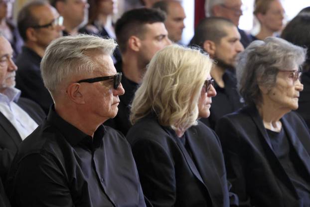 Zagreb: Održana komemoracija za filmskog redatelja Zrinka Ogrestu