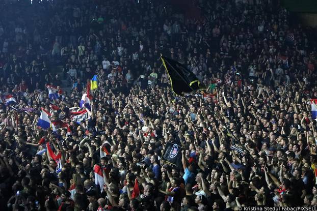 Koncert: Tisuće ljudi okupljeno na koncertu Thompsona u dvorani Mladost