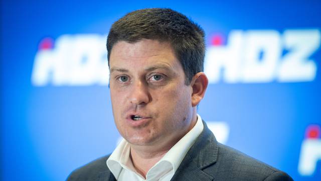 Zagreb: Ministar Butković dao izjavu medijima nakon sjednice šireg Predsjedništva HDZ-a