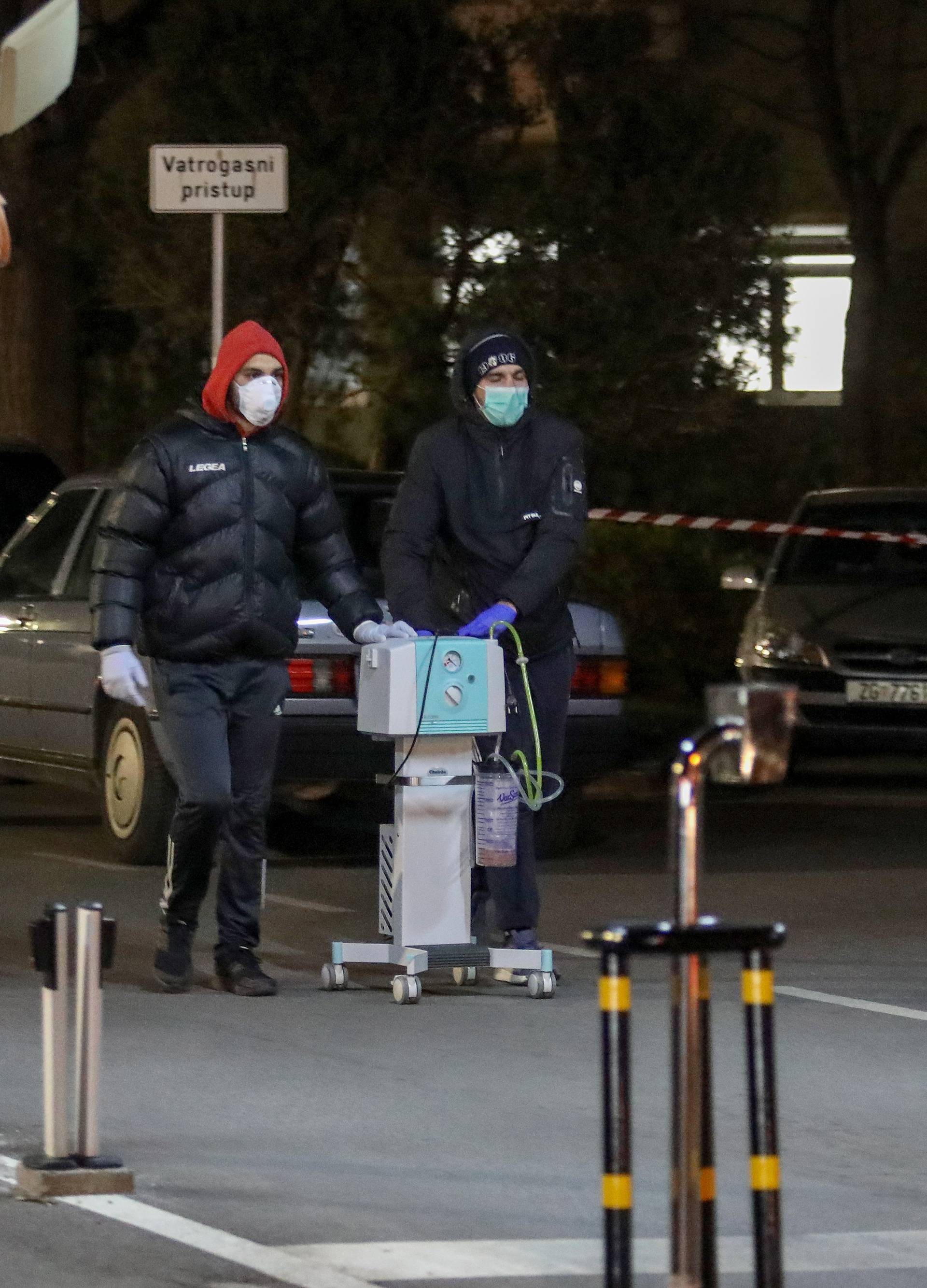 Zagreb: Pripadnici navijačkih skupina pomažu u seljenju Klinike za plućne bolesti na Jordanovcu