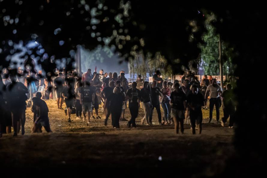 Vukovar.  Nakon završetka koncerta stvarale su se gužve. 