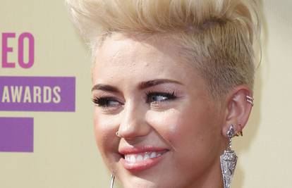 Pohotna Miley Cyrus se pali na pornozvijezdu Jessie Andrews