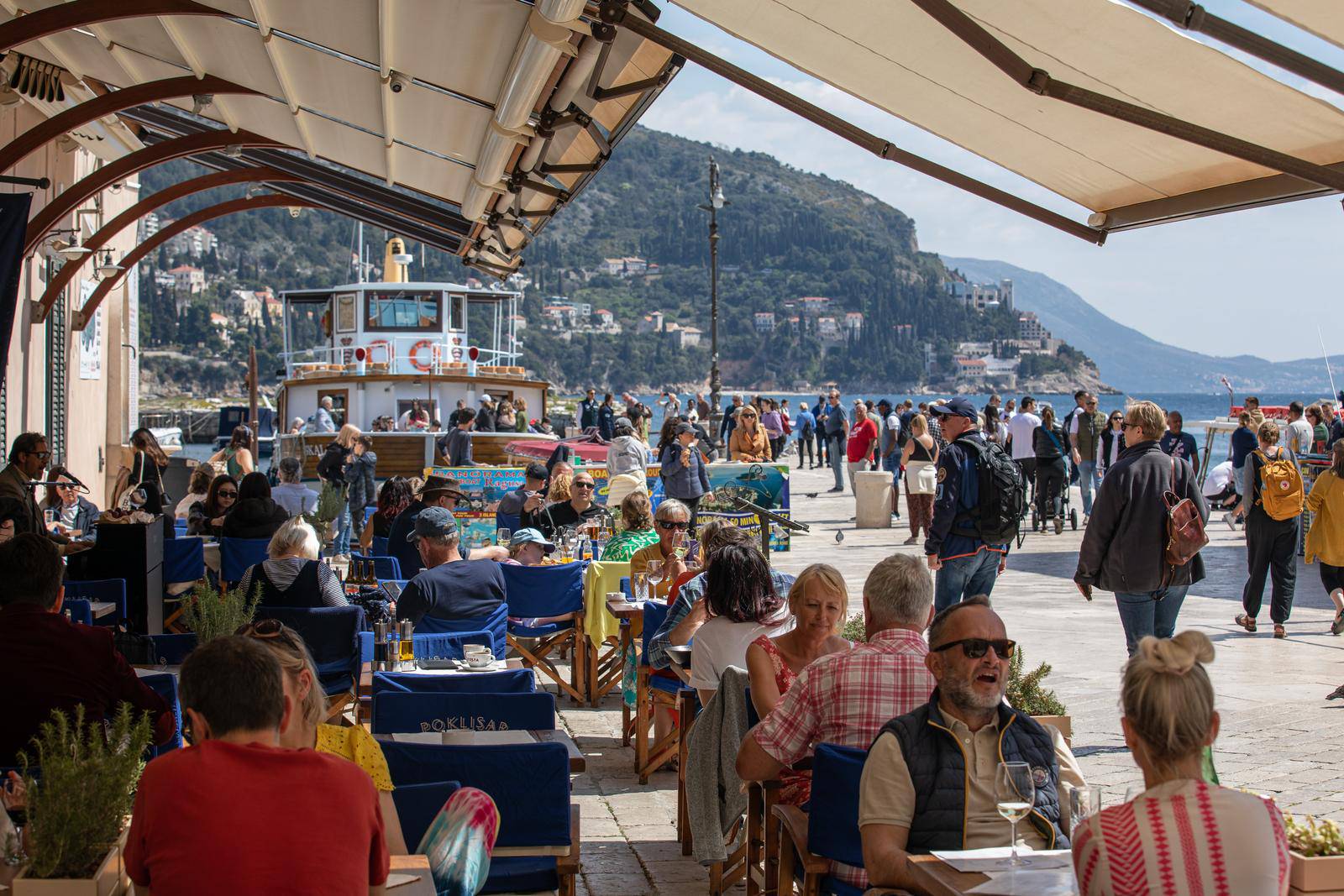 Dubrovnik: Stara gradska jezgra puna je turista