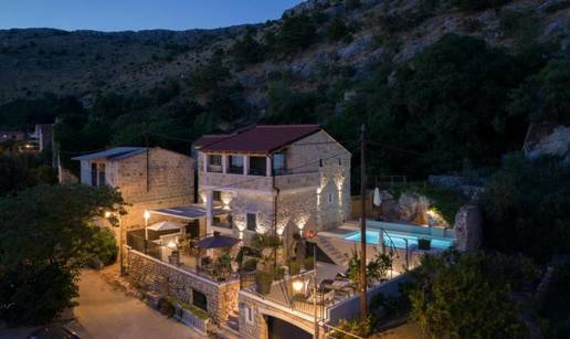 FOTO Ku&cacute;a na Jadranu s 240 m&sup2; luksuza &ccaron;eka novog vlasnika