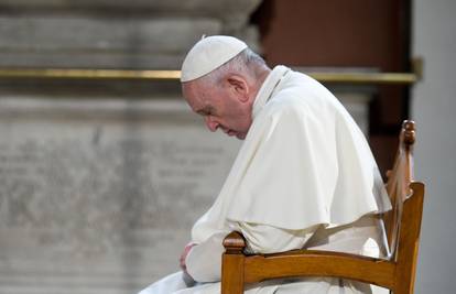 Papa: Šutnja i molitva jedini su odgovor onima koji siju podjele