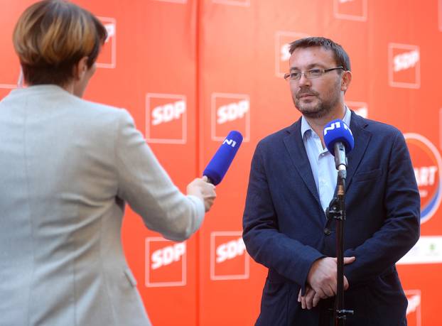 Tužna i zabrinuta lica u stožeru Restart koalicije