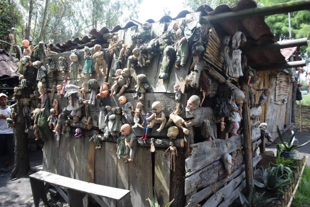 Mexico: The Terrifying Island of the Dolls