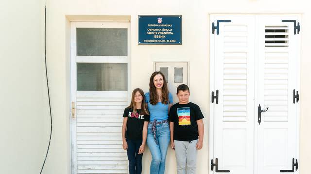 Sara i Luigi su jedini učenici škole na Zlarinu: 'Učiteljica Nina nam dolazi brodom na nastavu'