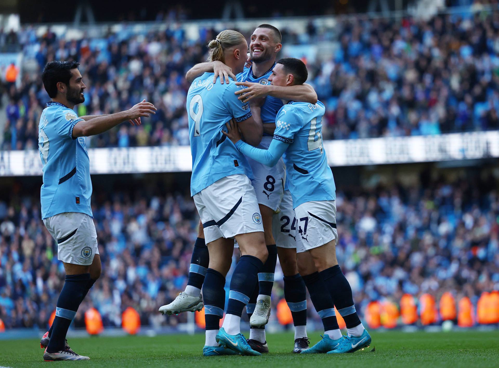 Premier League - Manchester City v Fulham