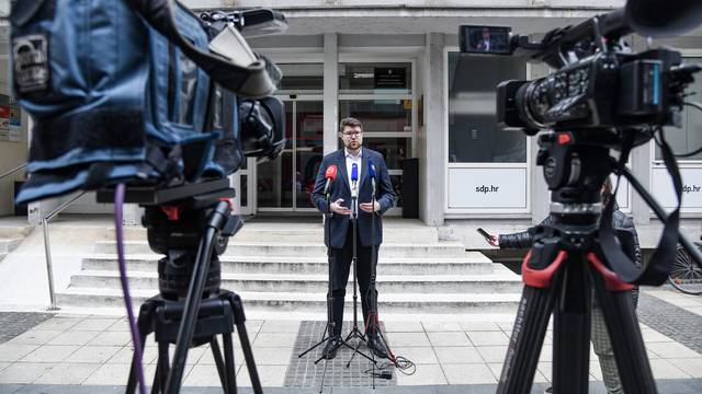 Zagreb: Peđa Grbin dao je izjavu mediju