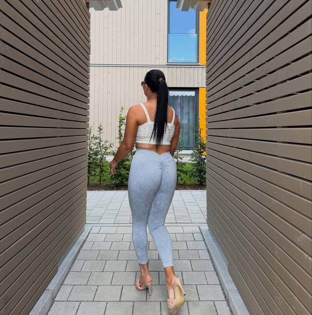 FOTO Fatalna mama Vanesa radi burek i usisava stan u štiklama