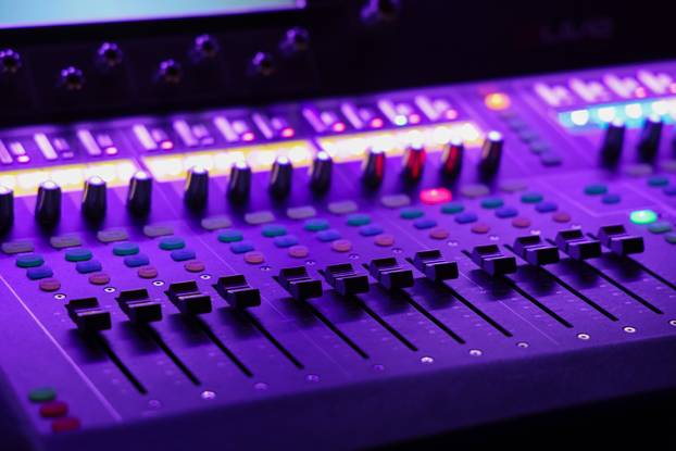 Zadar: Koncert Parnog Valjka u Arsenalu povodom Valentinova