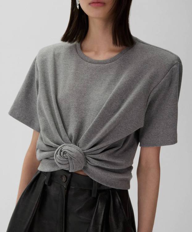 FOTO Nabrana majica poljskog brenda postala je hit - a sada ju imamo i u domaćoj verziji!