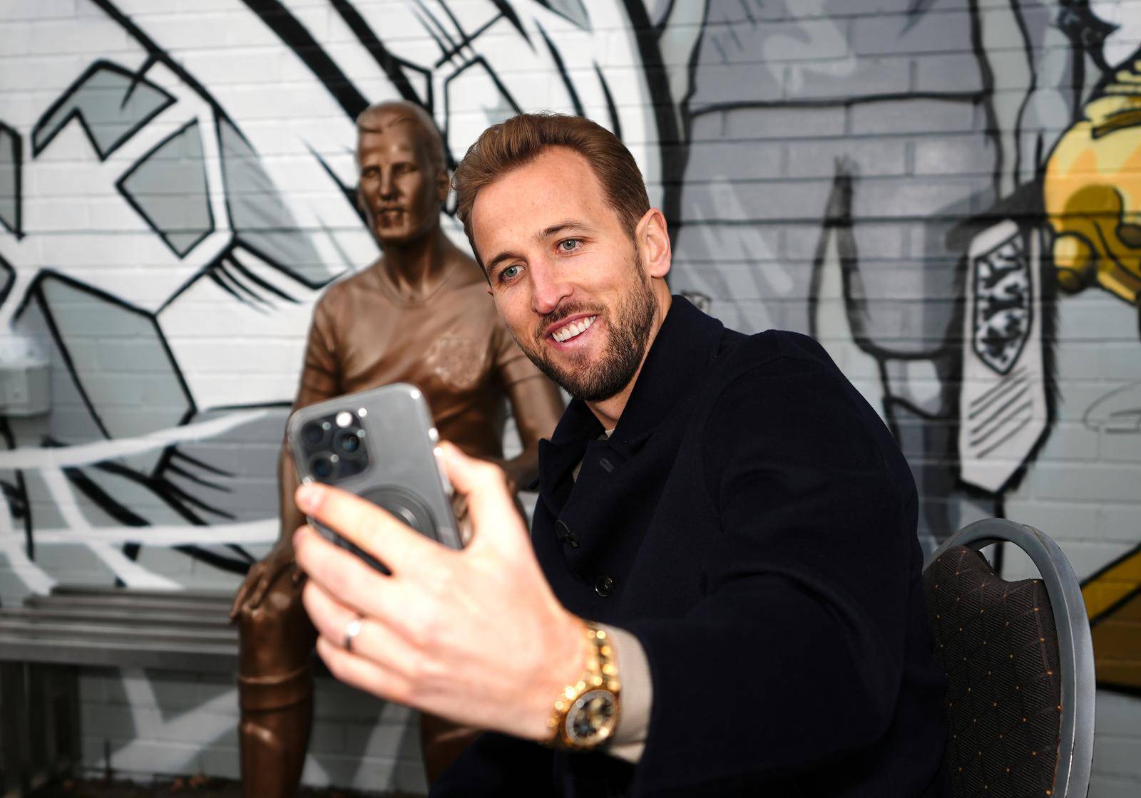 Harry Kane Statue - The Peter May Centre - Monday November 18th