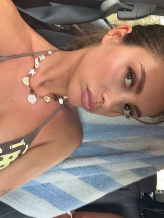 FOTO Može se i bez OnlyFansa! Zavela je milijune savršenim tijelom koje pokazuje na plaži