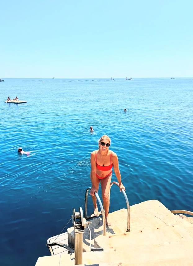 FOTO Ideš, kakvo tijelo! Nitko joj ne vjeruje da ima 68 godina