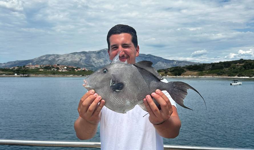 FOTO Upecao ribu kostoroga na Korčuli: 'Tri puta mi je pokidala udicu. Ovakav ulov je rijetkost'