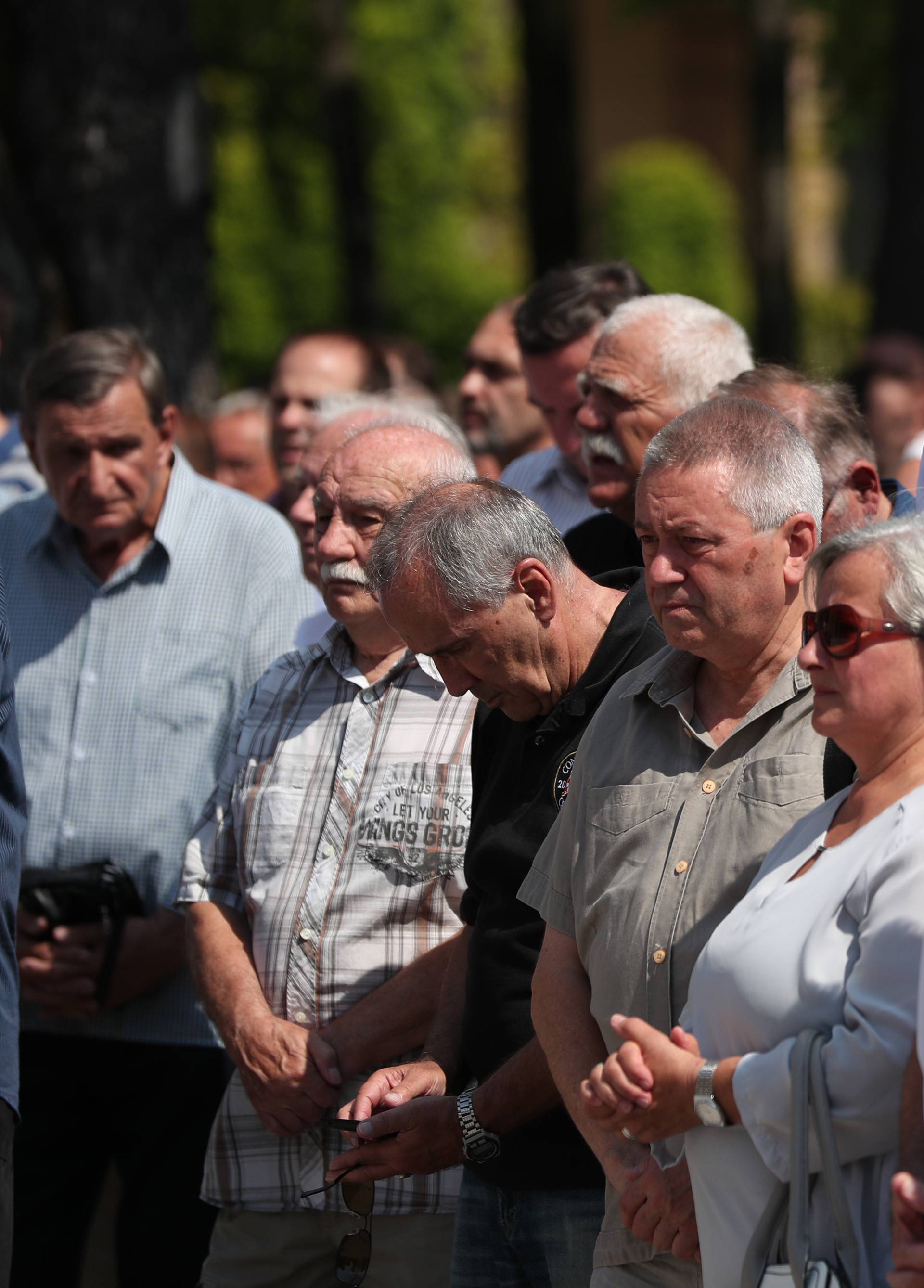 Bilo je to posljednje zbogom: Pokopan je Dragutin Šurbek...