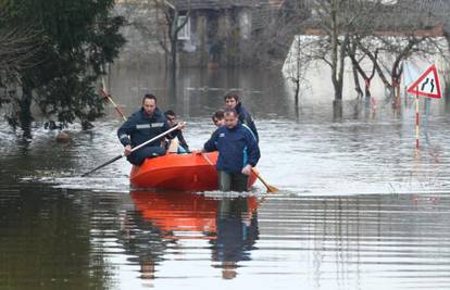 Crveni križ skuplja pomoć za ljude u poplavljenim krajevima