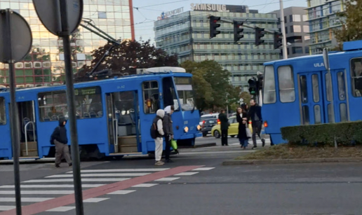 VIDEO Pješak lakše ozlijeđen u naletu tramvaja u Zagrebu: 'Hodao je kuda nije smio...'