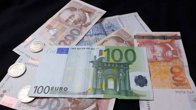 Kuna će biti zamijenjena eurom po fiksnom tečaju konverzije koji iznosi 7,53450 kuna za 1 euro