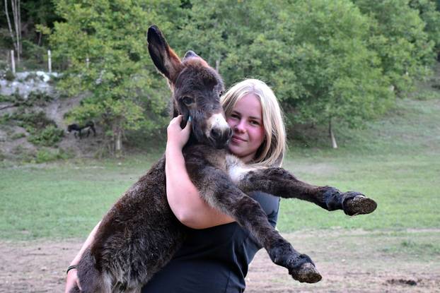 FOTO Kokoši, peseki, konji... Evo što sve skriva Enin ranč pun ljubavi: 'Oni su moji ljubimci!'