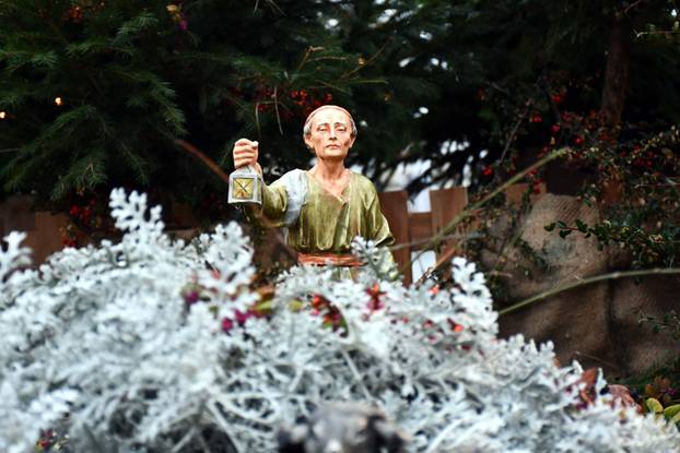 FOTO Ove detaljno izrađene jaslice uljepšale su blagdanski ugođaj u Slavonskom Brodu