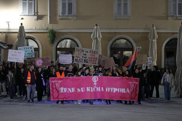 Pula: 4. Noćni marš u Puli pod parolom Žene - kičma otpora