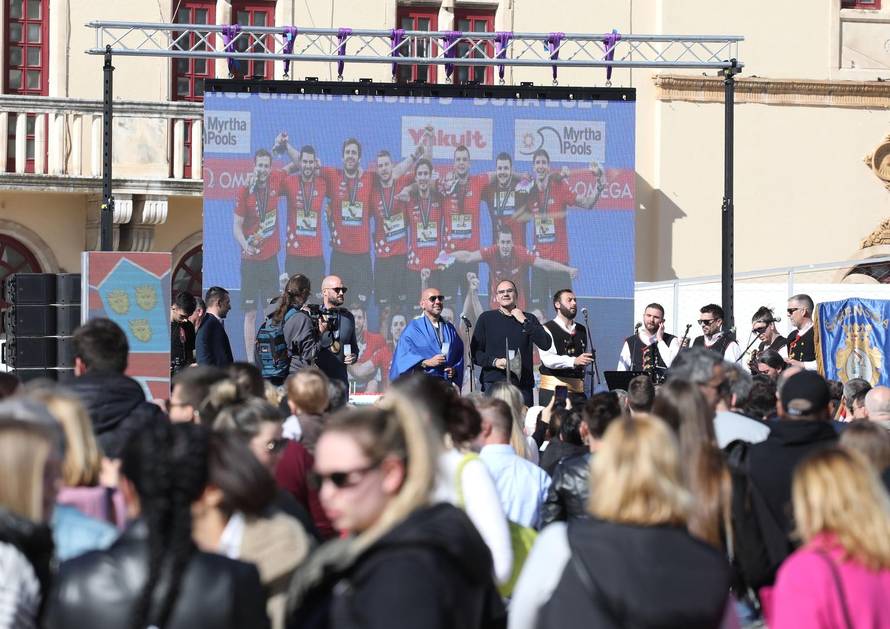 Šibenik: Svečani doček zlatnog izbornika, Ivice Tucka, njegovog pomoćnika Jure Marelje i Perice Bukića