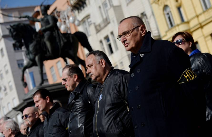 Marširali Zagrebom i prisegnuli na vjernost domovini i Trumpu!