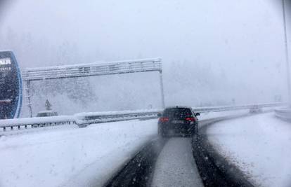 HAK: Vozači, oprez! Kolnici su mjestimice mokri, u Gorskom kotaru i Lici pada ledena kiša