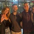 &Dstrok;okovi&cacute; i Mihajlovi&cacute;eva obitelj pozirali uz Cecin hit i tri prsta