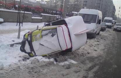 Mladi prevrnuli trokolicu nakon subotnjeg izlaska