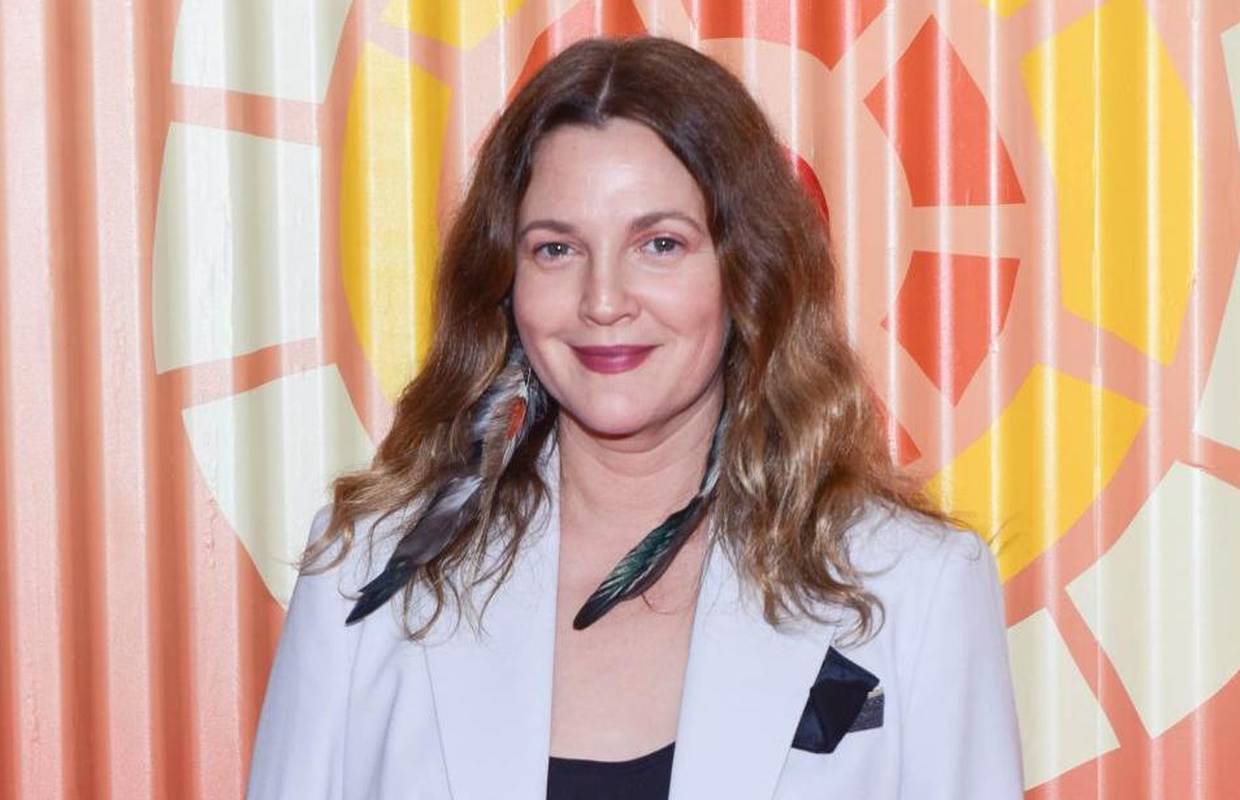 Drew Barrymore otkrila: 'Djeda su prijatelji nakon smrti ukrali iz mrtvačnice i odveli na tulum'