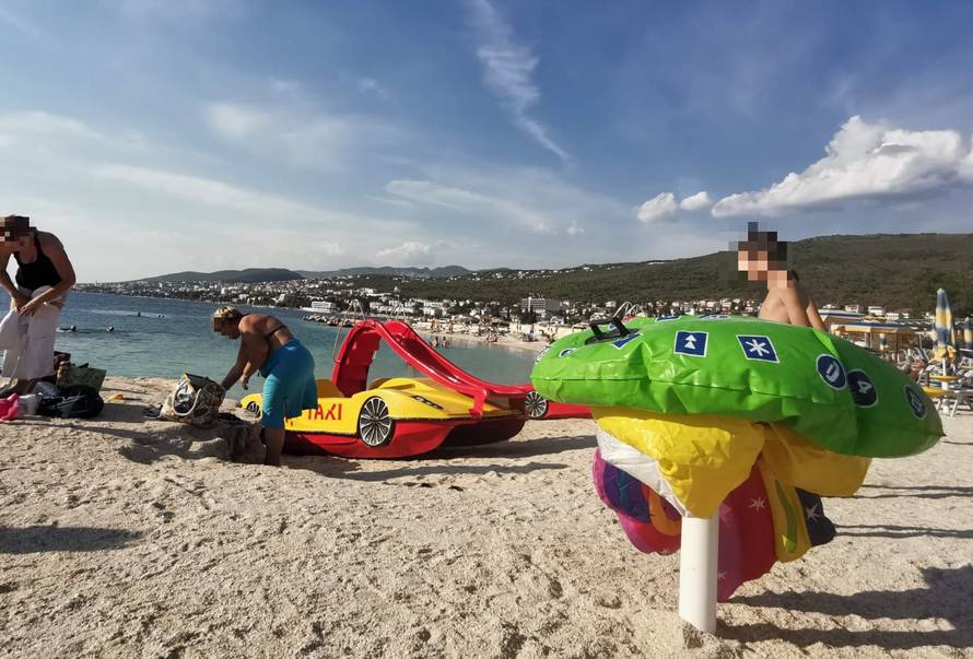 VIDEO Šok na plaži u Selcu: Štakor ugrizao ženu za nogu